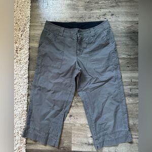 WOMENS COLUMBIA CAPRIS SIZE 8